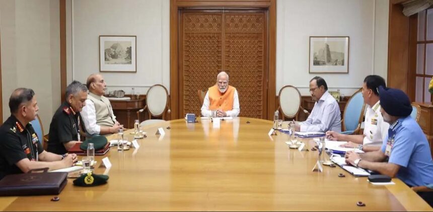 पीएम मोदी की अध्यक्षता में उनके आवास पर एक हाई लेवल मीटिंग: कहा- कार्रवाई के लिए सेना को पूरी छूट