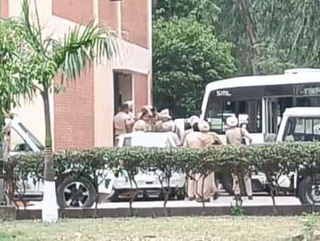 अमृतपाल सिंह के करीबी पप्पलप्रीत को पुलिस रिमांड खत्म होने के बाद अजनाला कोर्ट ने 1 मई 2025 तक न्यायिक हिरासत में भेजा
