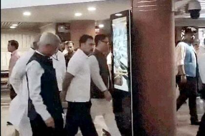 पहलगाम हमले को लेकर सर्वदलीय बैठक शुरू: रक्षा मंत्री राजनाथ की अध्यक्षता में मीटिंग, अमित शाह, जयशंकर, मल्लिकार्जुन खड़गे और राहुल गांधी समेत कई नेता भी मौजूद