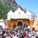 गंगोत्री और यमुनोत्री धाम में पहले ही दिन सत्रह हजार से अधिक श्रद्धालुओं ने दर्शन किये।
