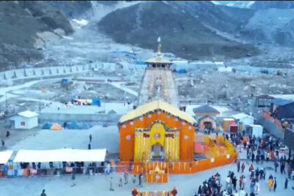 केदारनाथ धाम के कपाट खुले: भक्तों ने किए दर्शन, 108 क्विंटल फूलों से सजाया मंदिर