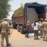 मोहाली में पुलिस ने शराब से भरा ट्रक पकड़ा : 750 से अधिक शराब पेटी बरामद