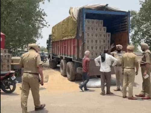 मोहाली में पुलिस ने शराब से भरा ट्रक पकड़ा : 750 से अधिक शराब पेटी बरामद