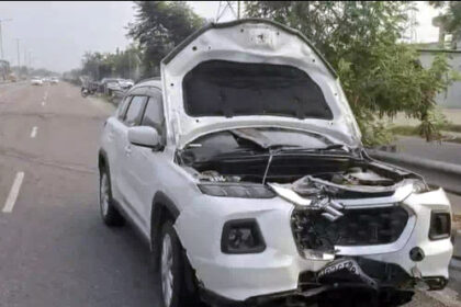 कार की टक्कर से युवक की मौत : गाड़ी में फंसी बाइक