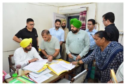 पंजाब के बिजली मंत्री हरभजन सिंह ईटीओ ने PSPCL कार्यालयों का औचक निरीक्षण किया