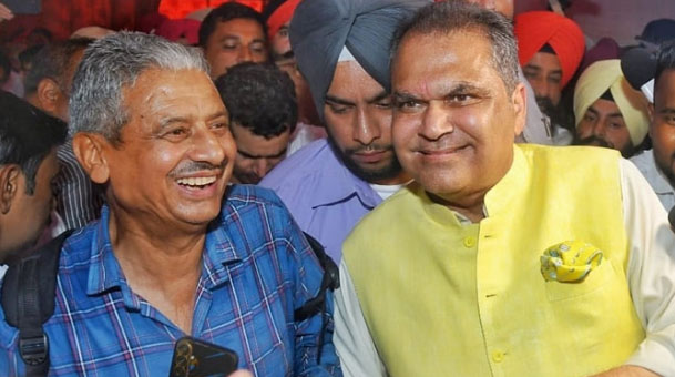 आप की जीत: आप उम्मीदवार संजीव अरोड़ा ने कांग्रेस के भारत भूषण आशु को 10637 वोटों से हराया