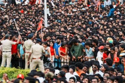 बेंगलुरु भगदड़: RCB के सीनियर मार्केटिंग ऑफिसर एयरपोर्ट से गिरफ्तार,पुलिस कमिश्नर समेत 8 अफसर सस्पेंड