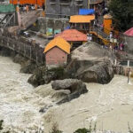 उत्तराखंड के रुद्रप्रयाग में भीषण हादसा: अलकनंदा नदी में गिरी यात्रियों से भरी बस, रेस्क्यू ऑपरेशन जारी