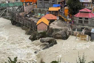 उत्तराखंड के रुद्रप्रयाग में भीषण हादसा: अलकनंदा नदी में गिरी यात्रियों से भरी बस, रेस्क्यू ऑपरेशन जारी