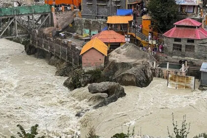 उत्तराखंड के रुद्रप्रयाग में भीषण हादसा: अलकनंदा नदी में गिरी यात्रियों से भरी बस, रेस्क्यू ऑपरेशन जारी