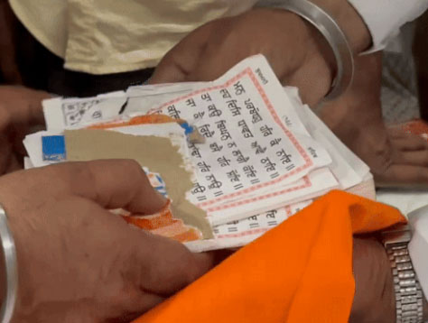बेअदबी : अमृतसर में गोल्डन टेंपल के पास रहने वाले एक व्यक्ति ने 3 गुटका साहिब फाड़े