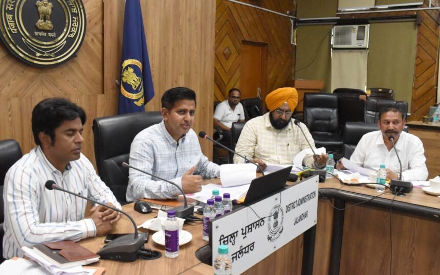 डिप्टी कमिश्नर ने प्लाट मालिकों को 10 जुलाई तक खाली प्लाटों से कूड़ा-कचरा हटाने के दिए निर्देश