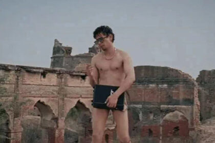 पंजाबी गायक कैंबी के नए गाने में न्यूड सीन: PK फिल्म के आमिर खान की तरह ….