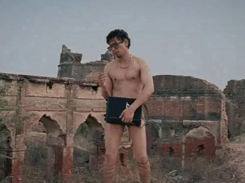 पंजाबी गायक कैंबी के नए गाने में न्यूड सीन: PK फिल्म के आमिर खान की तरह ….