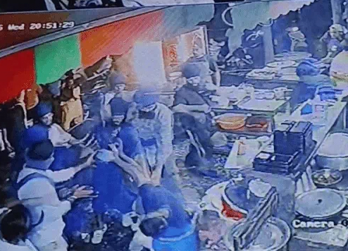 मिलाप चौक पर चाप की दुकान में जमकर तोड़फोड़: हमलावर निहंग बाणे में थे और दुकान में तलवारें भी चलाई