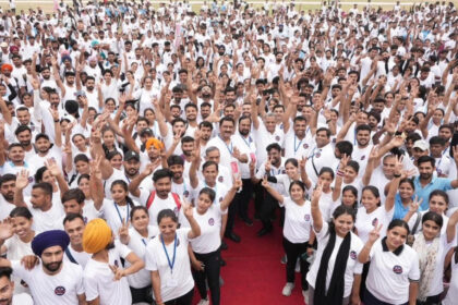 जालंधर योगशाला में हजारों की तादाद में लोग योग करने के लिए पहुंचे:  योगशाला में नहीं पहुंचे मुख्यमंत्री मान और केजरीवाल