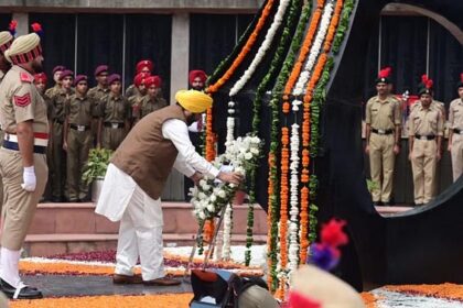 कारगिल विजय दिवस: मुख्यमंत्री भगवंत मान ने युद्ध स्मारक पर पहुंचकर शहीदों को किया नमन