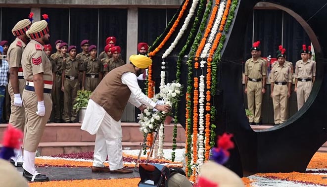 कारगिल विजय दिवस: मुख्यमंत्री भगवंत मान ने युद्ध स्मारक पर पहुंचकर शहीदों को किया नमन