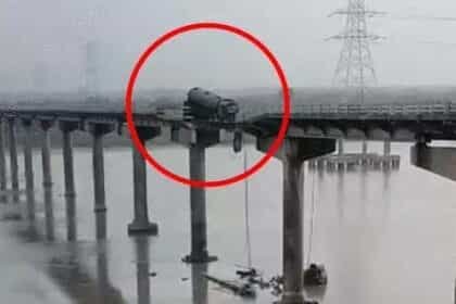 गुजरात के वडोदरा में पुल टूटा: गाड़ियां नदी में गिरीं, 6 की मौत