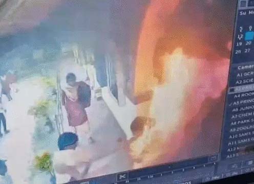 ओडिशा के कॉलेज में छात्रा ने आग लगाई: एचओडी के सेक्शुअल हैरेसमेंट से परेशान थी