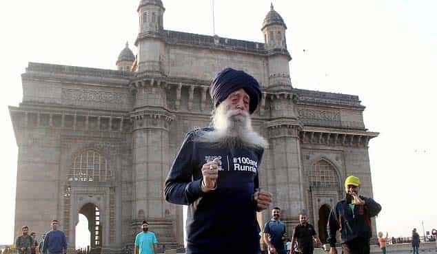 सिख सुपरमैन नाम से मशहूर पंजाब के 114 साल के मास्टर एथलीट फौजा सिंह का अंतिम संस्कार पैतृक गांव में