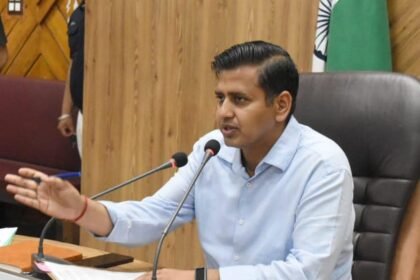 अवैध अतिक्रमण रोकने हेतु DC ने SDM को सरकारी जमीनों की पहचान व साइनबोर्ड स्थापना के आदेश