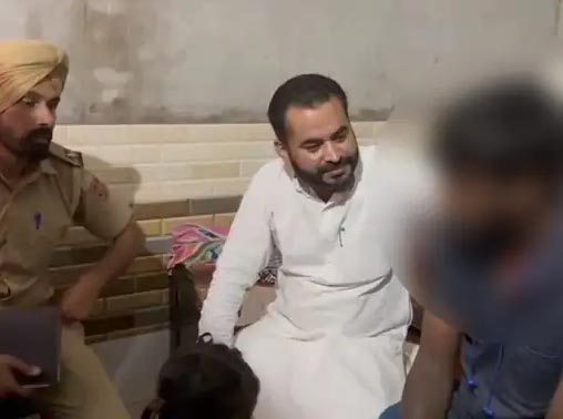 विधायक के सामने रोने लगी नशेड़ी बेटे की मां: बोली-बेटा नशे का आदी हो गया, युवक को साथ ले गए AAP विधायक
