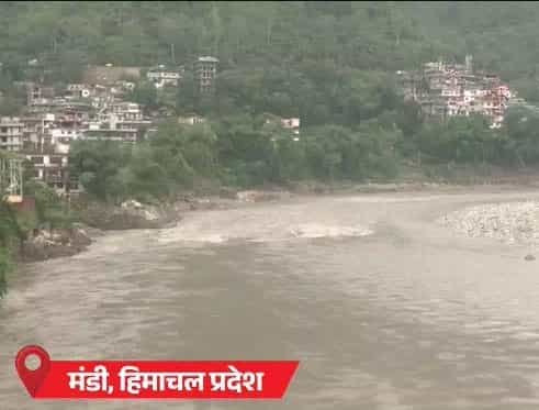 हिमाचल के मंडी में बादल फटने से बाढ़: 10 शव बरामद 35 लापता; वाराणसी में गंगा का पानी मणिकर्णिका घाट तक पहुंचा, 20 मंदिर डूबे