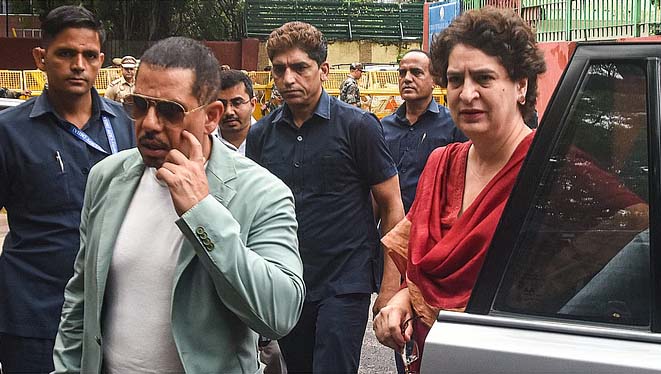 ईडी ने सांसद प्रियंका गांधी वाड्रा के पति रॉबर्ट वाड्रा के खिलाफ मनी लॉन्ड्रिंग के मामले में आरोप-पत्र किया दाखिल, ईडी की चार्जशीट में कई और नाम
