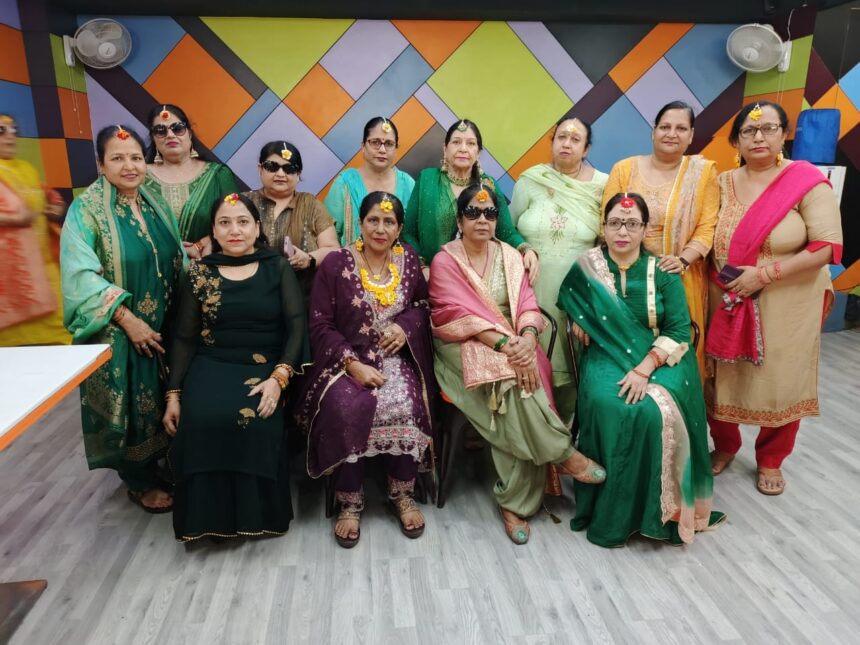 सर्ब होटल जालंधर में धूमधाम से मनाया गया तीज उत्सव, रीता भास्कर और सहेलियों ने बिखेरे रंग; खेला गया टैम्बोला और वितरित किए गए उपहार