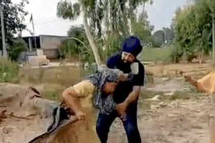 फगवाड़ा में एक महिला के साथ मारपीट का वीडियो सोशल मीडिया पर वायरल: ​​​​​​​व्हील चेयर पर बैठे दिव्यांग पर भी हमला
