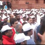 लोकसभा में प्रश्नकाल की शुरुआत के साथ ही विपक्षी सांसदों ने किया हंगामा: राहुल-प्रियंका समेत 300 सांसदों ने मकर द्वार से चुनाव आयोग कार्यालय तक मार्च शुरू किया