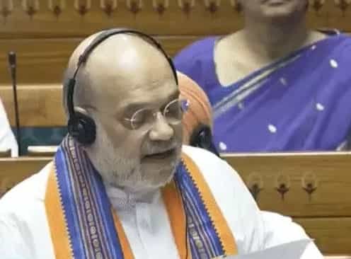 लोकसभा में विपक्ष ने गृह मंत्री अमित शाह पर कागज के गोले फेंके : सरकार ने आज 4 बिल पेश किए, विपक्षी सांसदों का सभी पर चर्चा से इनकार