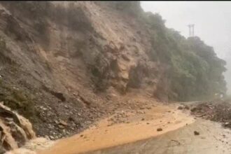 मानसून की आफत: किन्नौर में बादल फटा, कैलाश यात्रा रुकी; चंडीगढ़-मनाली हाईवे बंद