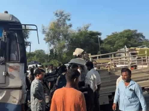 जालंधर में कपूरथला रोड पर मंड गांव के पास भीषण सड़क हादसा: PRTC बस-मिनी ट्रक में टक्कर, 3 की मौत,हादसे के बाद धरने पर बैठा परिवार