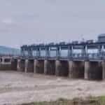 पठानकोट के माधोपुर हेडवर्क्स का फ्लड गेट टूटने से 50 लोग पानी में फंसे