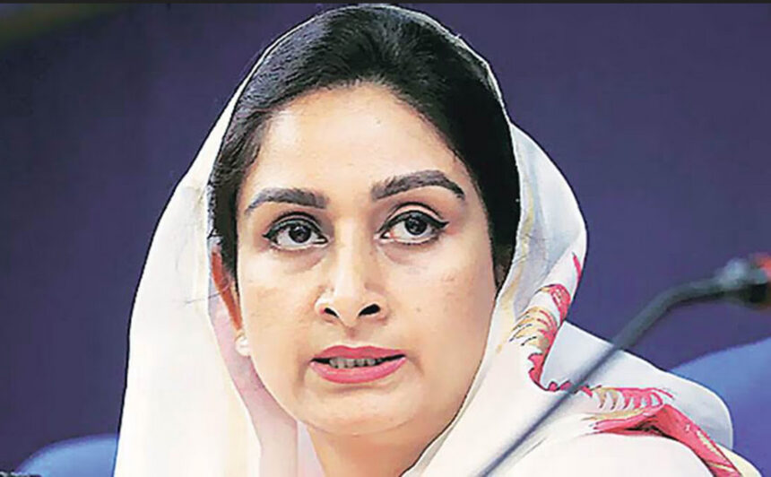 नाभा जेल पहुंचीं हरसिमरत बादल : भाई बिक्रम सिंह मजीठिया को राखी बांधने आई थीं, बोलीं- जेल प्रशासन ने उन्हें लंबे समय तक बाहर इंतजार करवाया