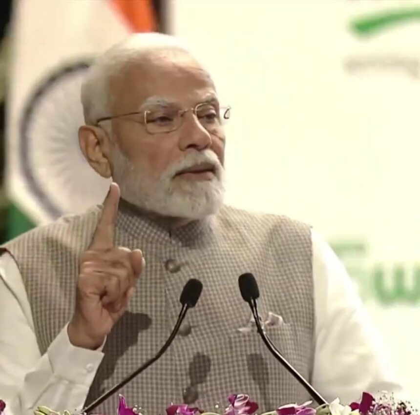 मोदी बोले – किसानों के हित से समझौता नहीं, ट्रंप ने कहा – मुझे कुछ नहीं पता**