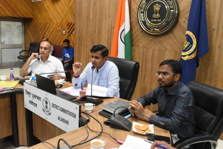 डिप्टी कमिश्नर ने दिए सख्त निर्देश: हाईवे किनारे वाहन पार्क करने पर होगी कार्रवाई, सड़क सुरक्षा को लेकर ठोस कदम उठाने के आदेश