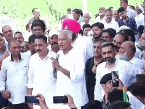 पंजाब भाजपा प्रधान सुनील जाखड़ को फाजिल्का में पुलिस ने रोका : केंद्र सरकार की 8 योजनाओं का कैंप लगाने के लिए जा रहे थे