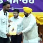 पंजाब सरकार की ओर से मिशन रोजगार के तहत 271 युवाओं को दिए नियुक्ति पत्र, “लड़ती फौजें होती हैं, नाम जरनैलों का होता है।” उसी तरह असल मेहनत आपने की है, मेरा तो बस नाम है-मुख्यमंत्री भगवंत मान
