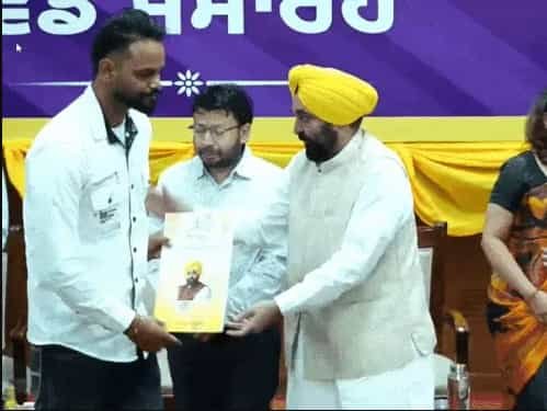 पंजाब सरकार की ओर से मिशन रोजगार के तहत 271 युवाओं को दिए नियुक्ति पत्र, “लड़ती फौजें होती हैं, नाम जरनैलों का होता है।” उसी तरह असल मेहनत आपने की है, मेरा तो बस नाम है-मुख्यमंत्री भगवंत मान