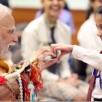 देशभर में राखी के त्योहार की धूम: प्रधानमंत्री नरेंद्र मोदी ने ब्रह्माकुमारी दीदी और स्कूली बच्चों से बंधवाई राखी