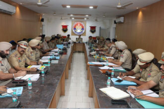 जालंधर पुलिस कमिश्नर ने अपराध नियंत्रण को लेकर की रणनीतिक बैठक, शहर की सुरक्षा को लेकर दिए अहम निर्देश