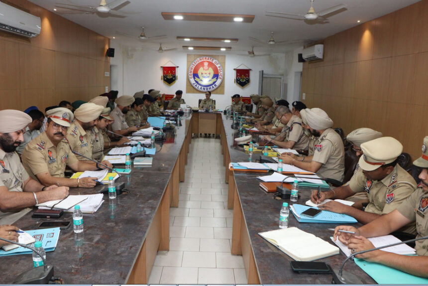 जालंधर पुलिस कमिश्नर ने अपराध नियंत्रण को लेकर की रणनीतिक बैठक, शहर की सुरक्षा को लेकर दिए अहम निर्देश