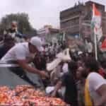  ‘वोटर अधिकार यात्रा’ के दौरान राहुल गांधी की गाड़ी के नीचे आया जवान:मौके पर मौजूद पुलिसकर्मियों ने खींचकर बाहर निकाला