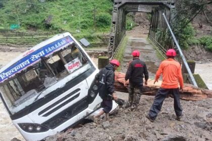 उत्तराखंड में फिर बारिश का कहर बरपा : रुद्रप्रयाग-चमोली-टिहरी में फटा बादल, देवाल में एक शव बरामद, दो की मौत, कई लापता