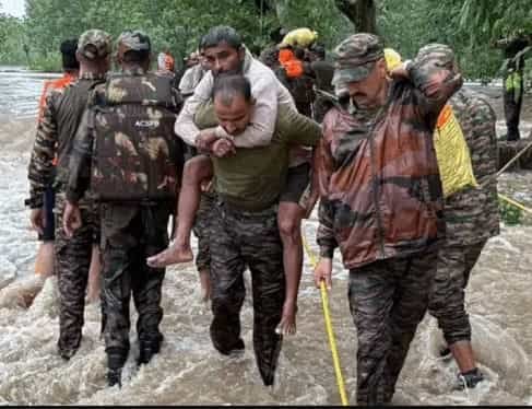 बारिश को देखते हुए पंजाब सरकार ने लिया फैसला : 30 अगस्त तक स्कूलों में छुटि्टयां, 5 जिलों में रेड अलर्ट