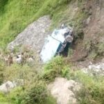 जम्मू-कश्मीर : सीआरपीएफ के जवानों की बंकर गाड़ी 200 फीट गहरी खाई में गिरी: 3 जवानों की मौत, 5 गंभीर; 21 जवान सवार थे