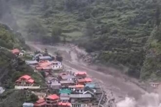 उत्तराखंड के धराली में बादल फटने से खीर गंगा गांव जमींदोज: कुछ ही सेकेंड में पूरा गांव बहा, घर-होटल मलबे में दबे; 4 की मौत, 50 लापता